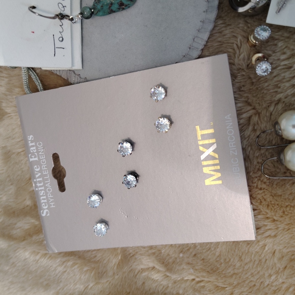 Earring Bundle - Picture 5 of 5